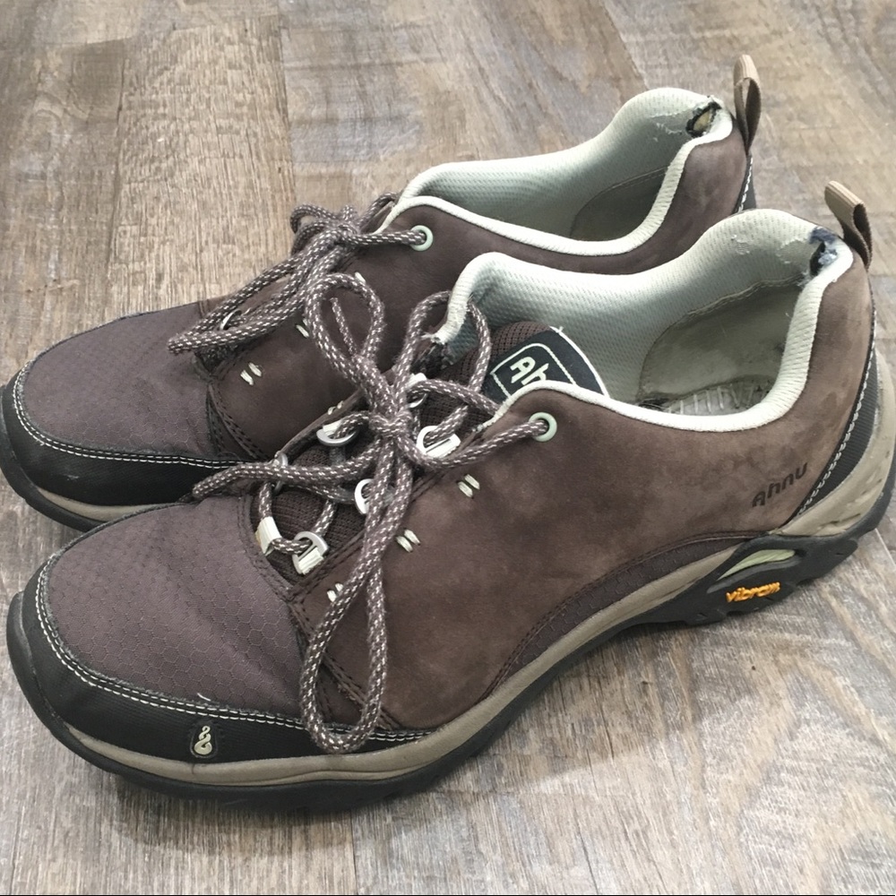 AHNU Hiking shoes womens size 9.5 leather vibram